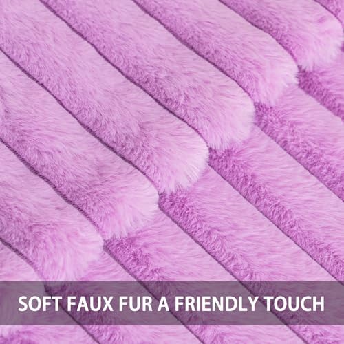 Aegero Pack of 2 Faux Fur Christmas Throw Pillow Covers 20x20 Inch - Image 2