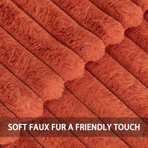 Aegero Pack of 2 Faux Fur Christmas Throw Pillow Covers 22x22 Inch - Image 2
