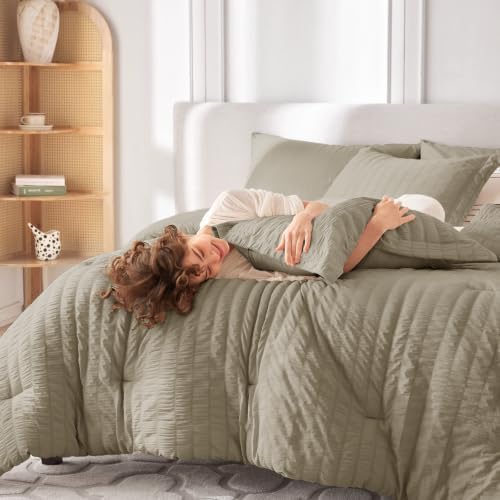 MUXHOMO 7 Pieces Oversized King Comforter Set, Seersucker Bed in a Bag - Image 6