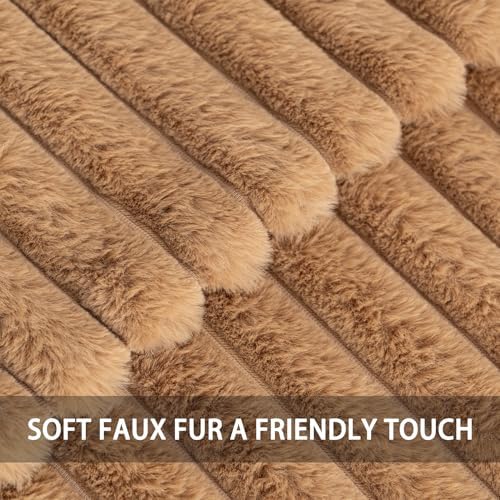 Aegero Pack of 2 Faux Fur Christmas Throw Pillow Covers 20x20 Inch - Image 2