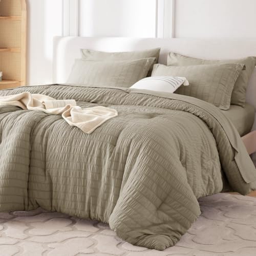 MUXHOMO 7 Pieces Oversized King Comforter Set, Seersucker Bed in a Bag by MUXHOMO
